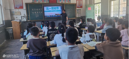 <strong>鄄城县红船镇霍庄完小 开展五一假期安全教育活动</strong>